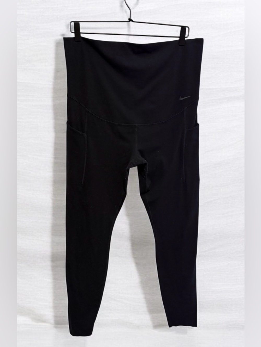 Nike Women's Maternity High-Waisted 7/8 Leggings with Pockets L